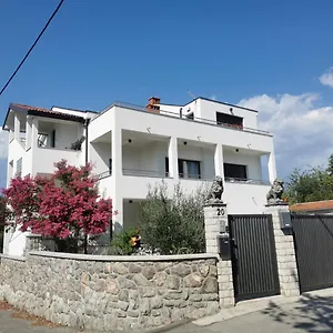  Apartment Nika